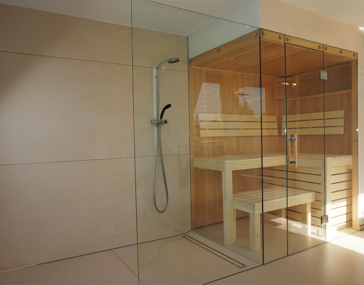 Glas-fuer-Dusche-bzw-Sauna